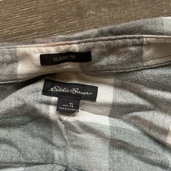 Eddie Bauer classic fit men’s flannel - Picture 3 of 4